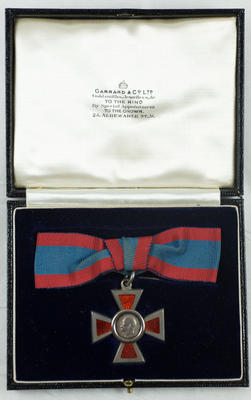 Royal Red Cross, 2nd class, in presentation box
