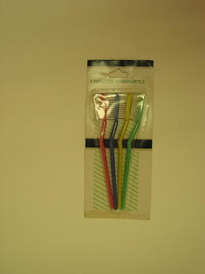 pack containing 4 toothbrushes