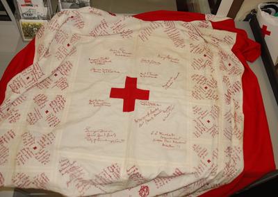 Quilt with signatures of members of Midlothian Red Cross