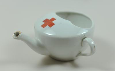 Feeding cup with Red Cross emblem