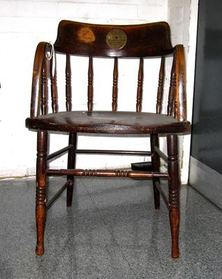 Wooden office chair; Gifts and Souvenirs/chair; 69(91)/1