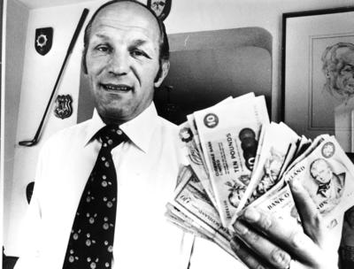 Henry Cooper with a cash donation