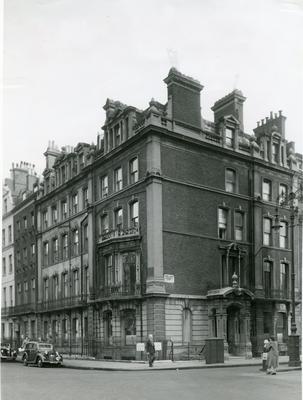Black and white photograph of the exterior of the VAD Ladies Club in Cavendish Square