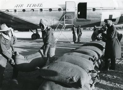 Black and white photograph of ICRC work with POW's in Chad 1978