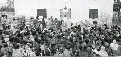 Black and white photograph from Red Cross News of work in Chad January 1985