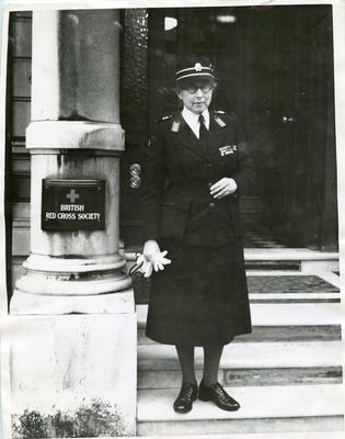 Black and white photograph of Dame Beryl Oliver on her way to Buckingham Palace to be honoured by the Queen