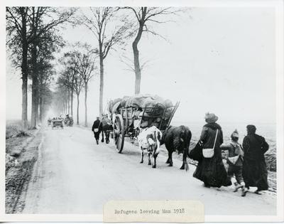 Black and white photograph of refugees leaving Ham during the First World War