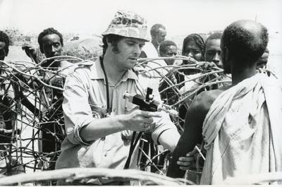 Black and white photograph of Red Cross work for the drought in Ethiopia 1980