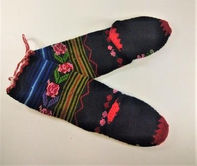 Pair of knitted socks; Textiles/socks; 1812/1