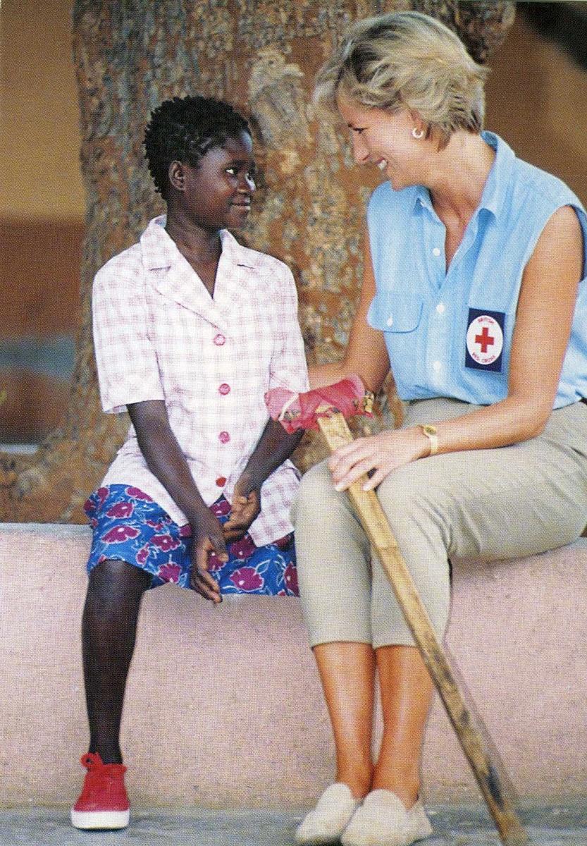Princess Diana with a landmine survivor during her Red Cross visit in ...